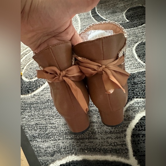 boots - Picture 2 of 7